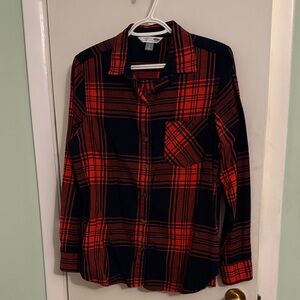 Old Navy Women's Red and Navy Plaid Shirt